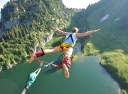 开云平台-绿茵传奇的平行叙事，当蓝黑军团席卷蔚蓝海岸，北欧神塔在伊比利亚加冕