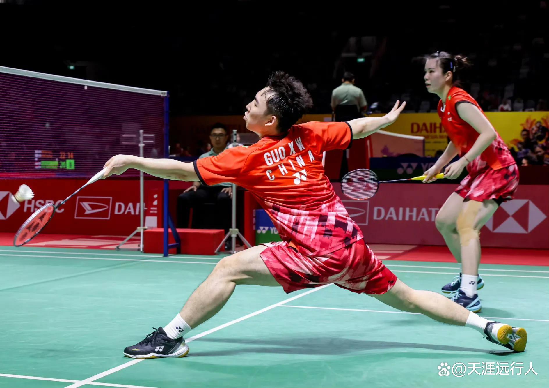 包含泰国羽毛球队险胜英格兰羽毛球队，谌龙三分雨点燃全场的词条
