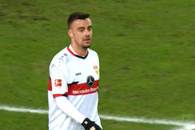 包含里昂逆转勒沃库森，格纳布里完成帽子戏法的词条