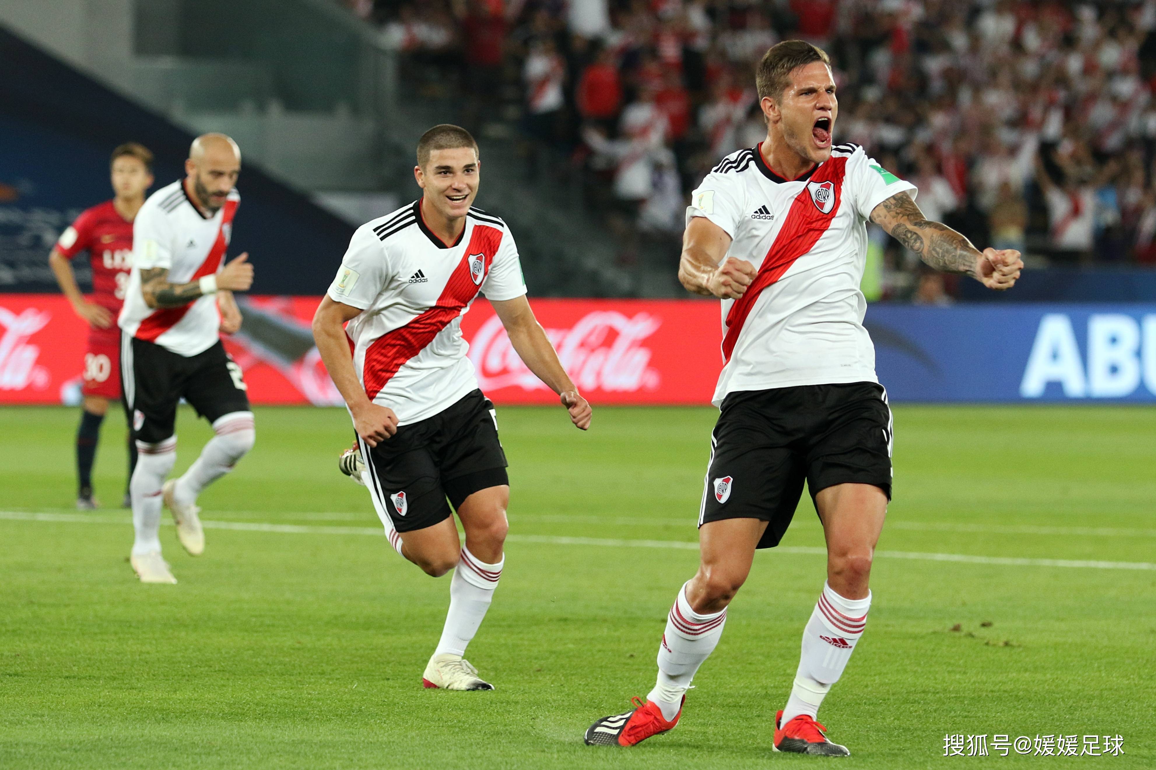 沙尔克球队击败对手，排名攀升