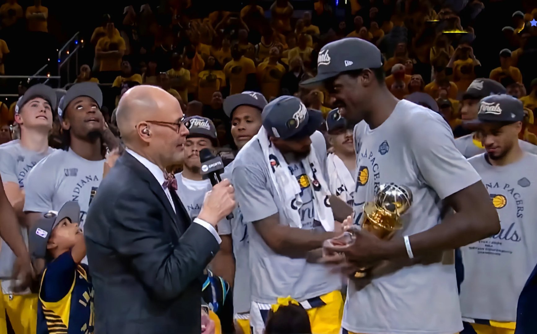 关于加拿大籍球员成为球队关键先生，带领球队晋级的信息