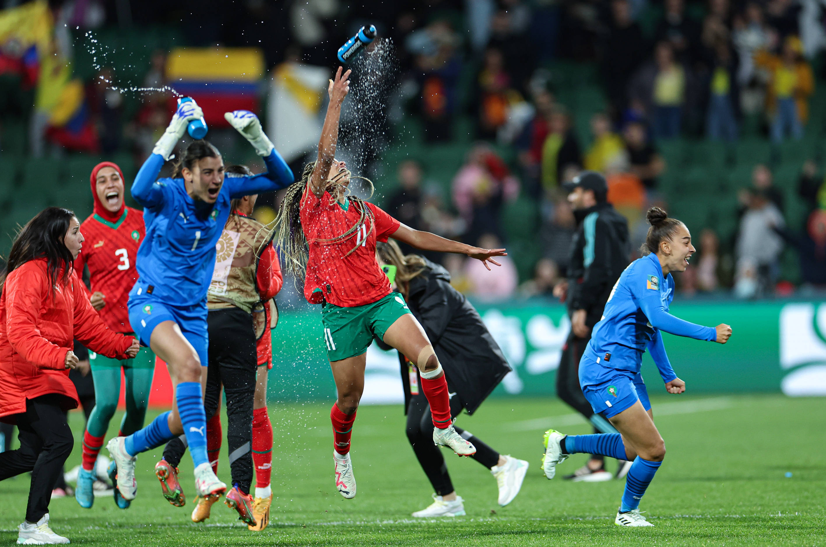 包含摩洛哥女足全力以赴登攀世界杯巅峰的词条