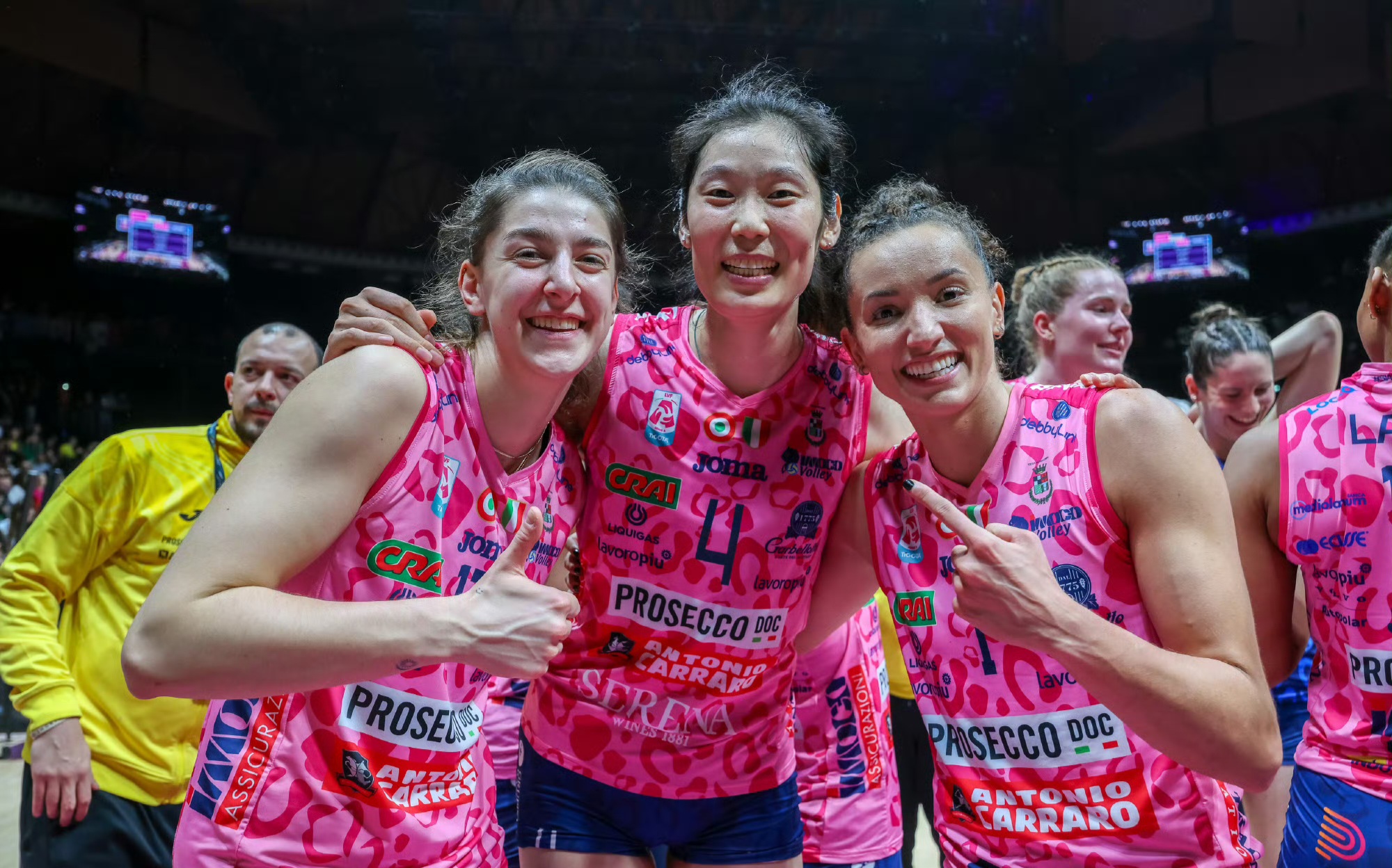 意大利选手赢得全场掌声,展现出色表现 意大利选手赢得全场掌声,展现出色表现