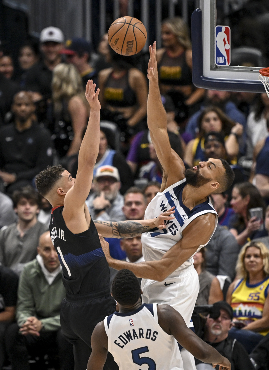 关于森林狼年轻球员发挥出色，取得比赛胜利的信息