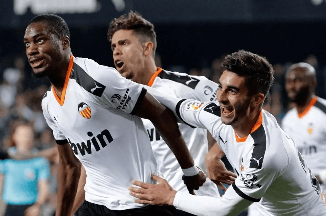 奥萨苏纳新援表现出色,助球队保级希望 奥萨苏纳新援表现出色,助球队保级希望