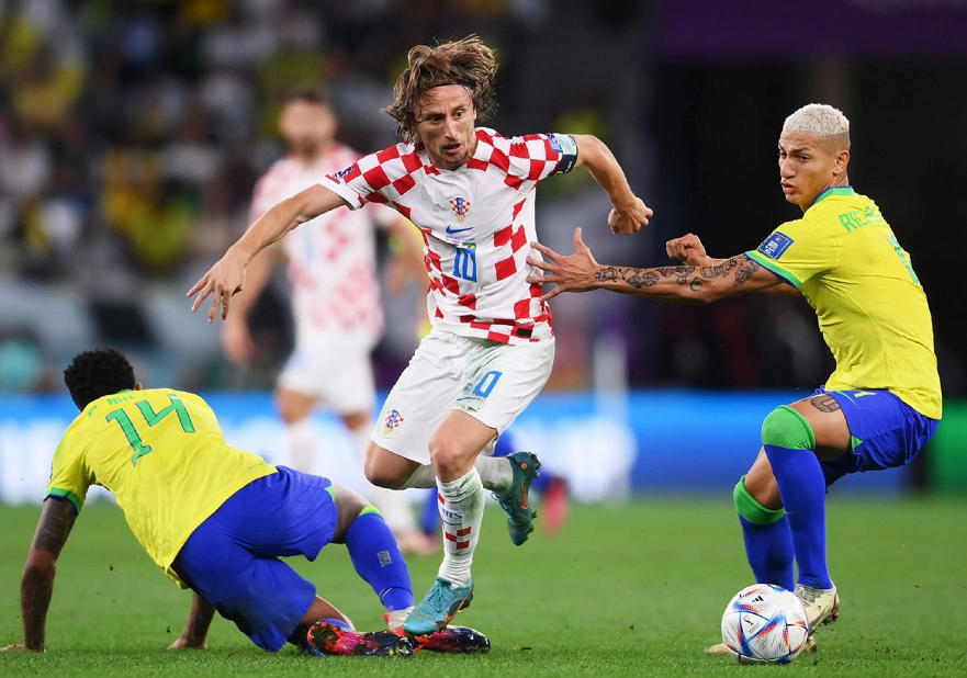 比利时惊险过关，克罗地亚意外破局
