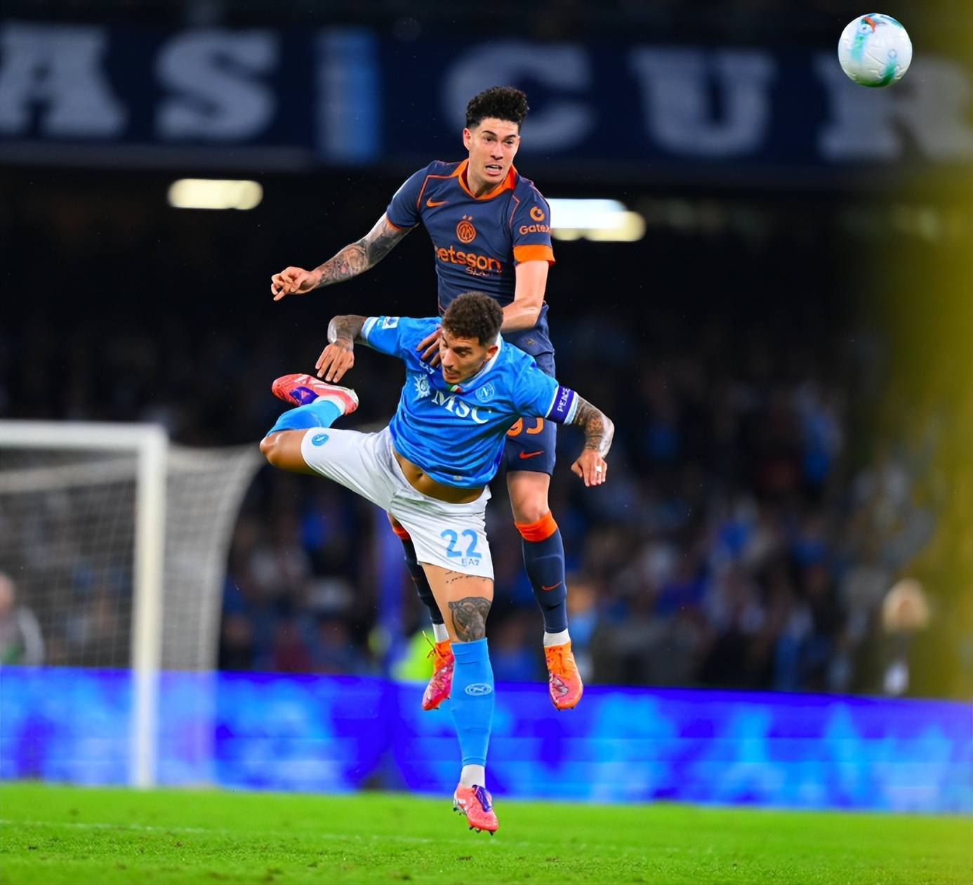 曼联主场大胜，积分榜一跃登顶