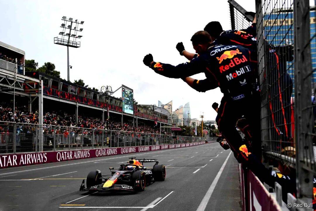 阿斯顿马丁完胜索伯车队，皮亚斯特里统治全场的简单介绍