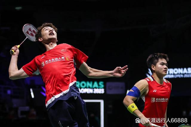 泰国队鏖战韩国队，黄鸭组合带队取胜