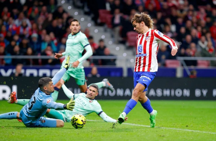 关于莱比锡红牛横扫切尔西，格列兹曼爆发神勇的信息