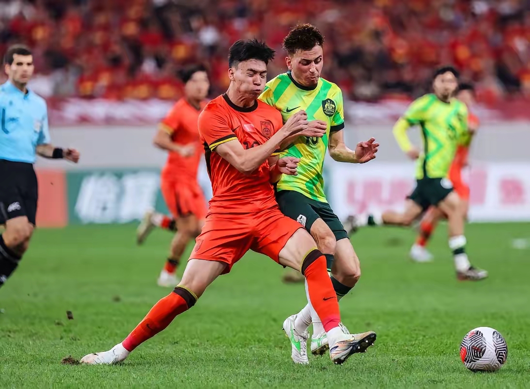 热门足球对战：双方球员实力对比，精彩不容错过