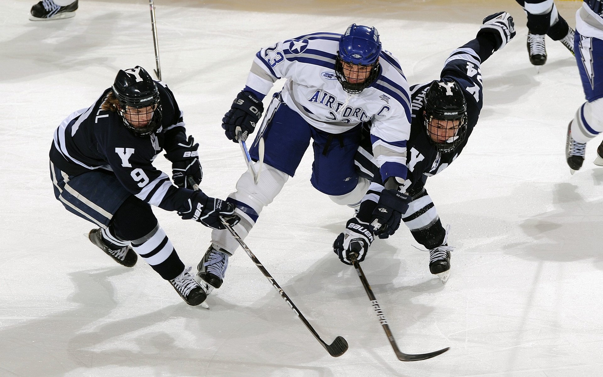 魔术单节拉开雄鹿,欧文关键节点连续得分,一场战术与意志的较量