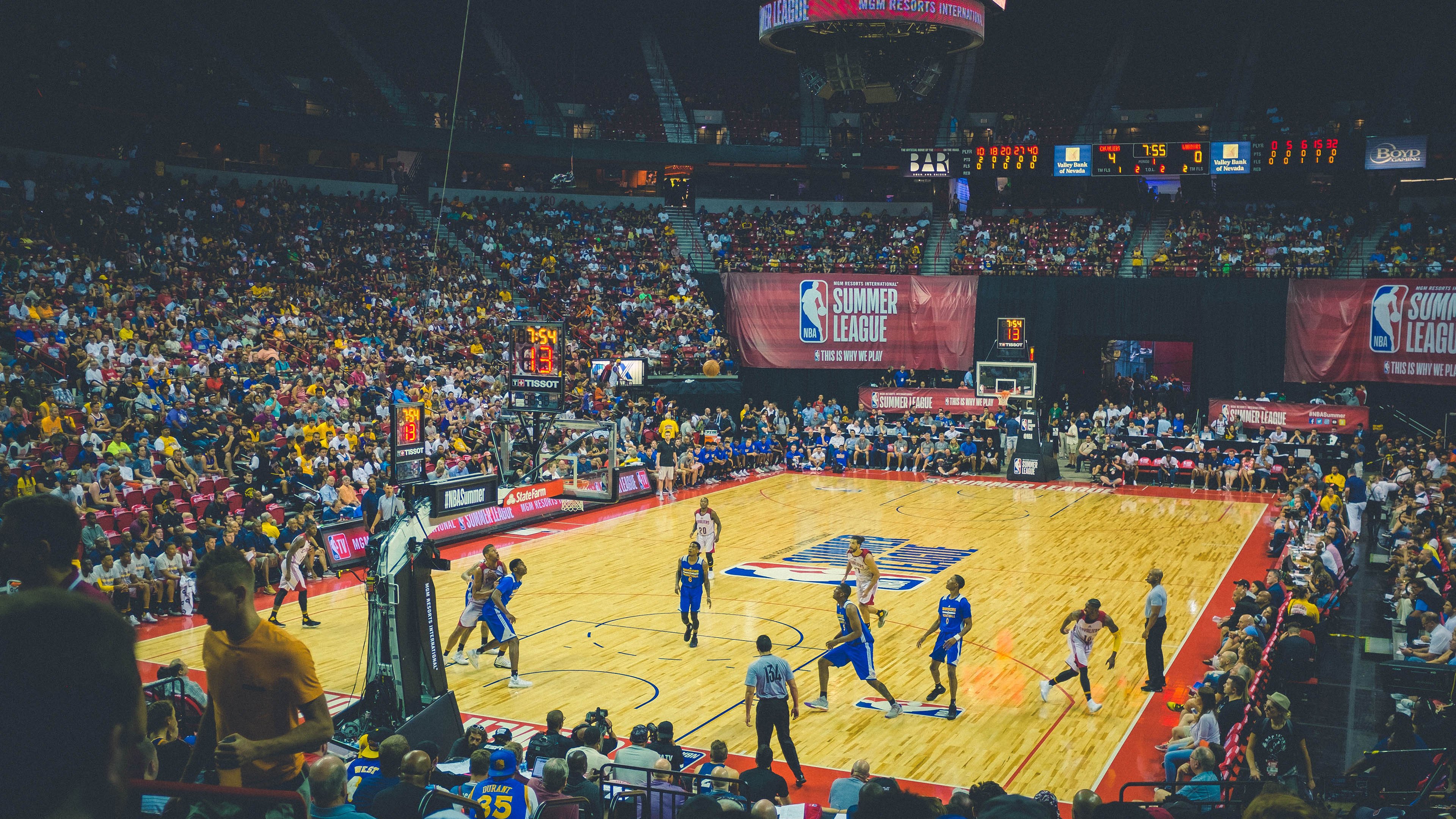 布克高光映照勇士横扫掘金，当团队铁壁遇上个人锋芒